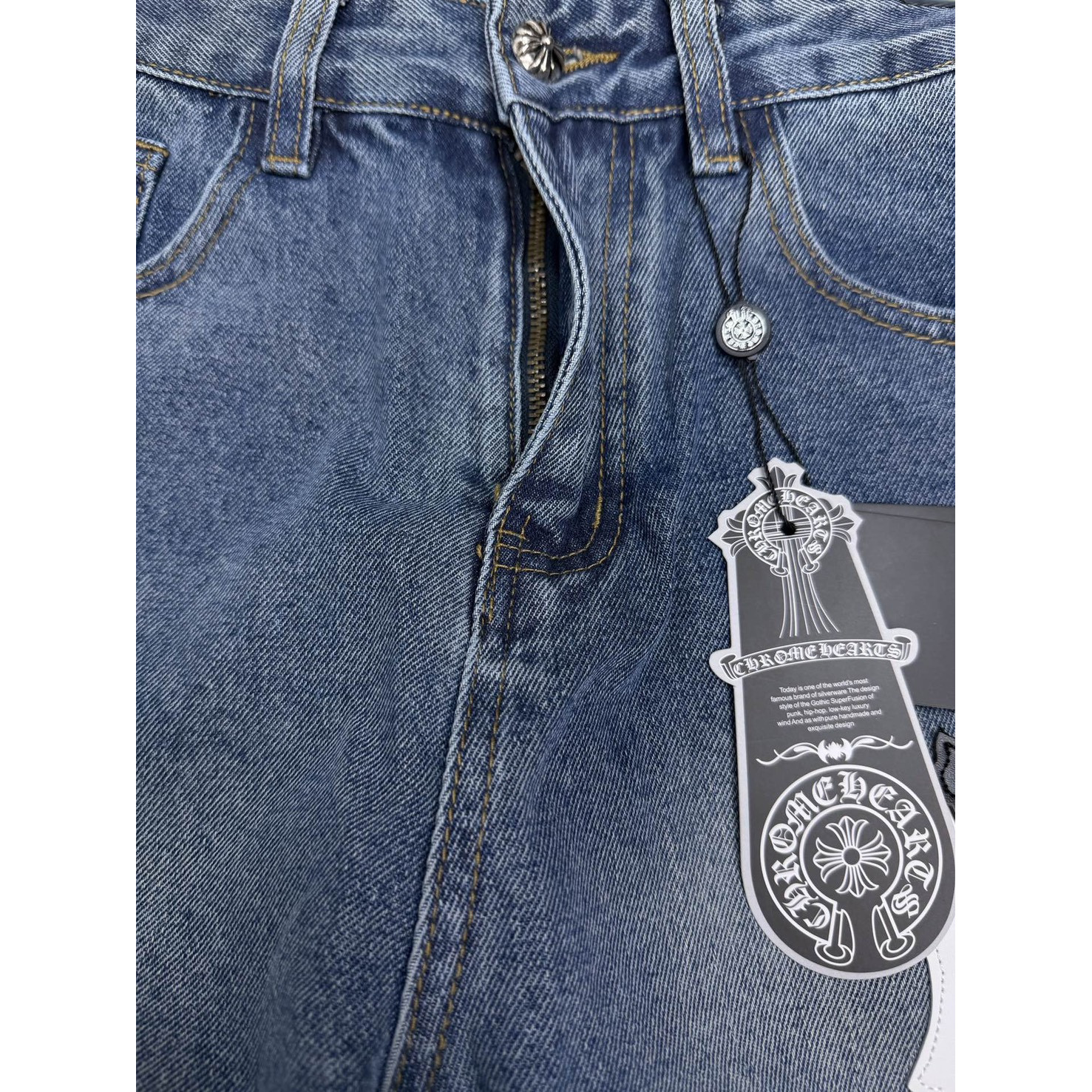 <p>CHROME HEARTS 彩色十字架印花情侣款水洗宽松牛仔裤</p>