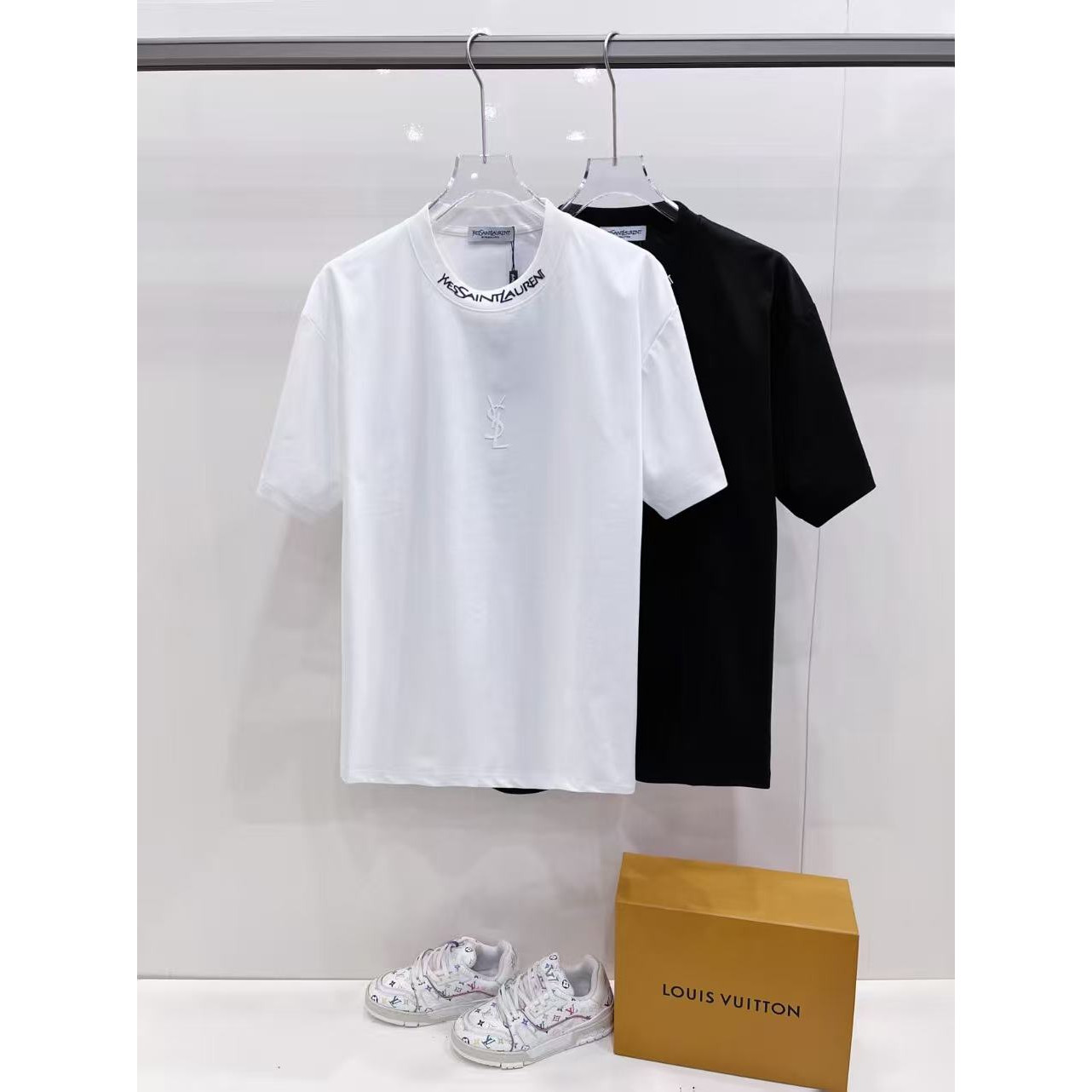 <p>YSL logo图案短袖(黑)</p>