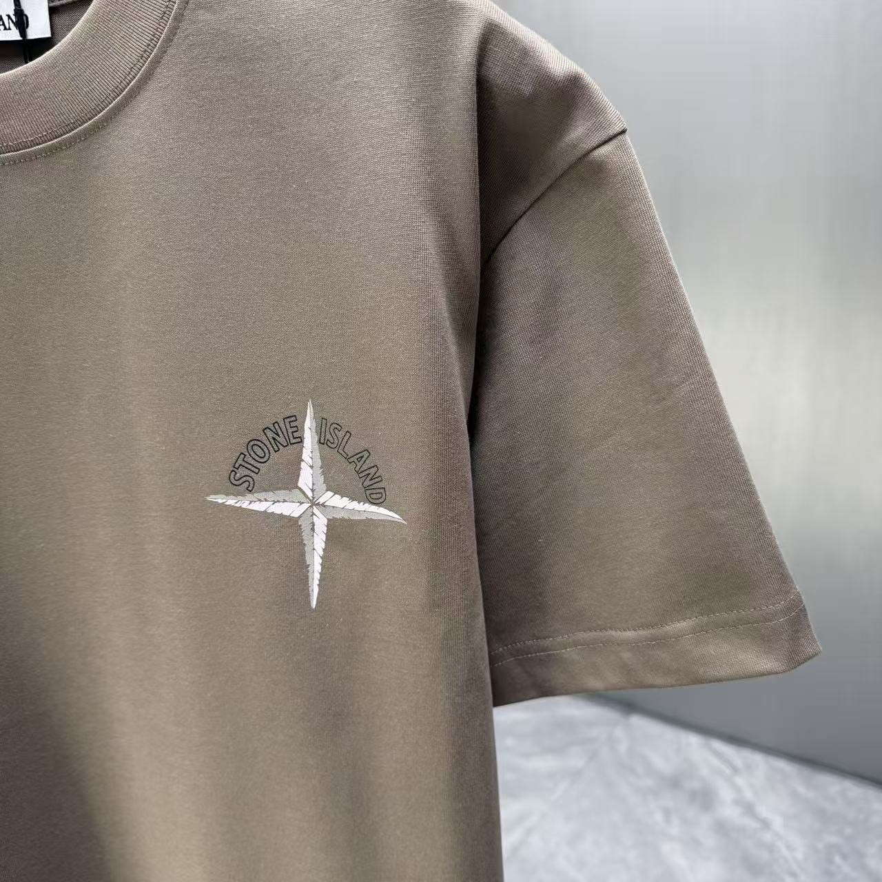 <p>Stone Island 短袖T恤(棕)</p>
