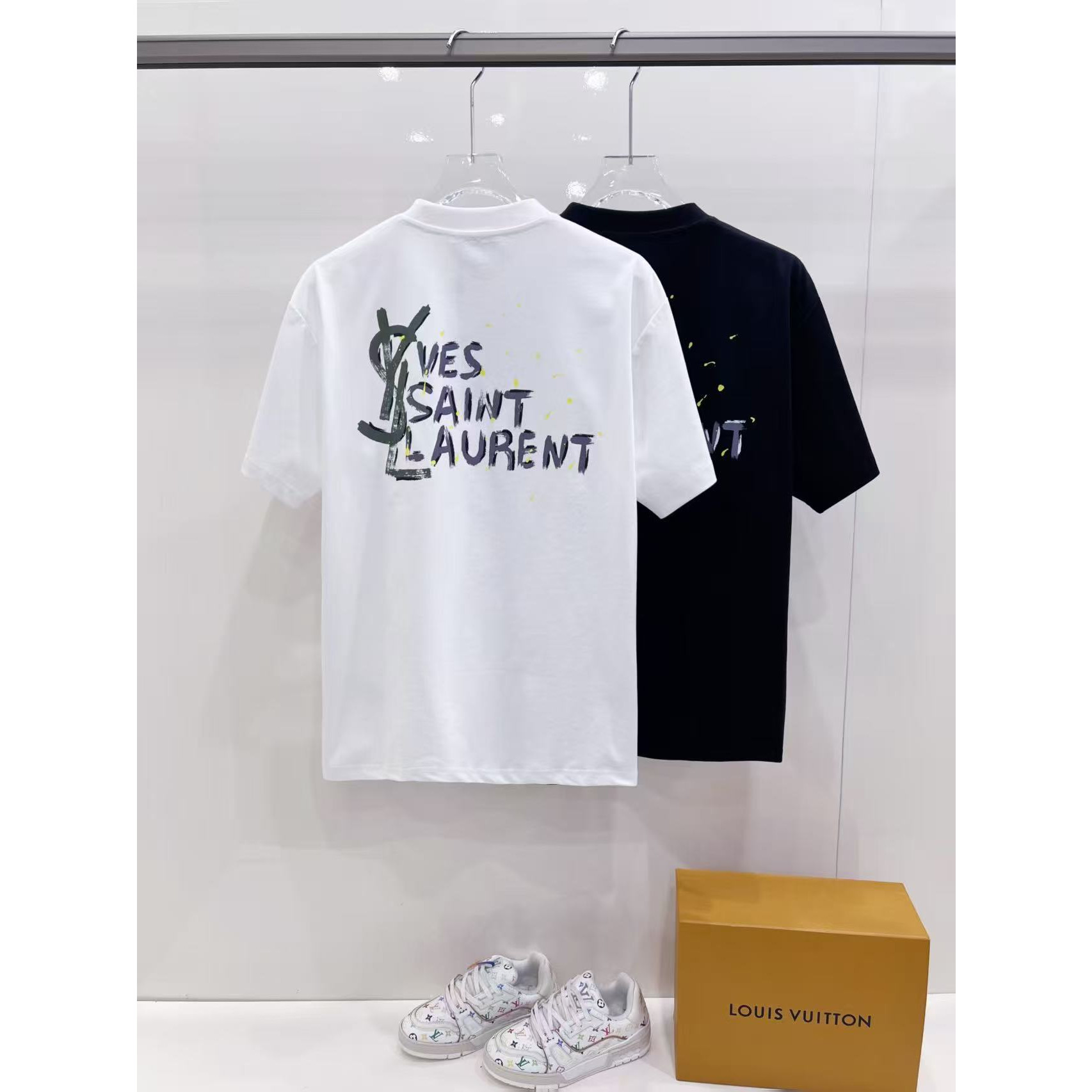 <p>YSL 微阔版 短袖T(黑)</p>
