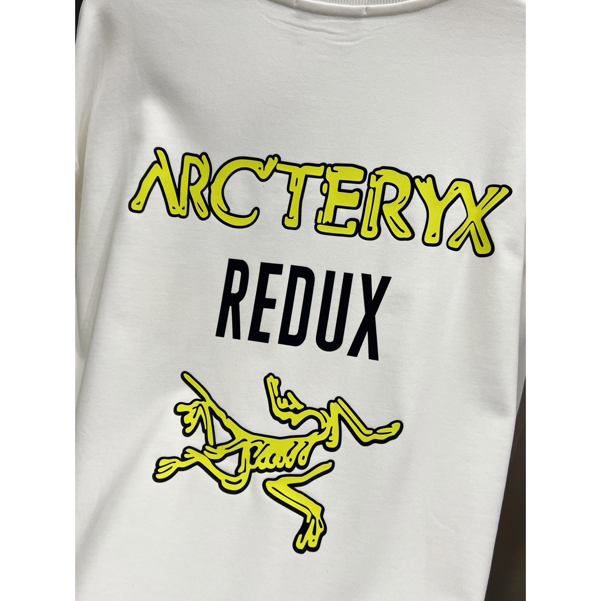 <p>Arc'teryx 圆领长袖卫衣(白)</p>