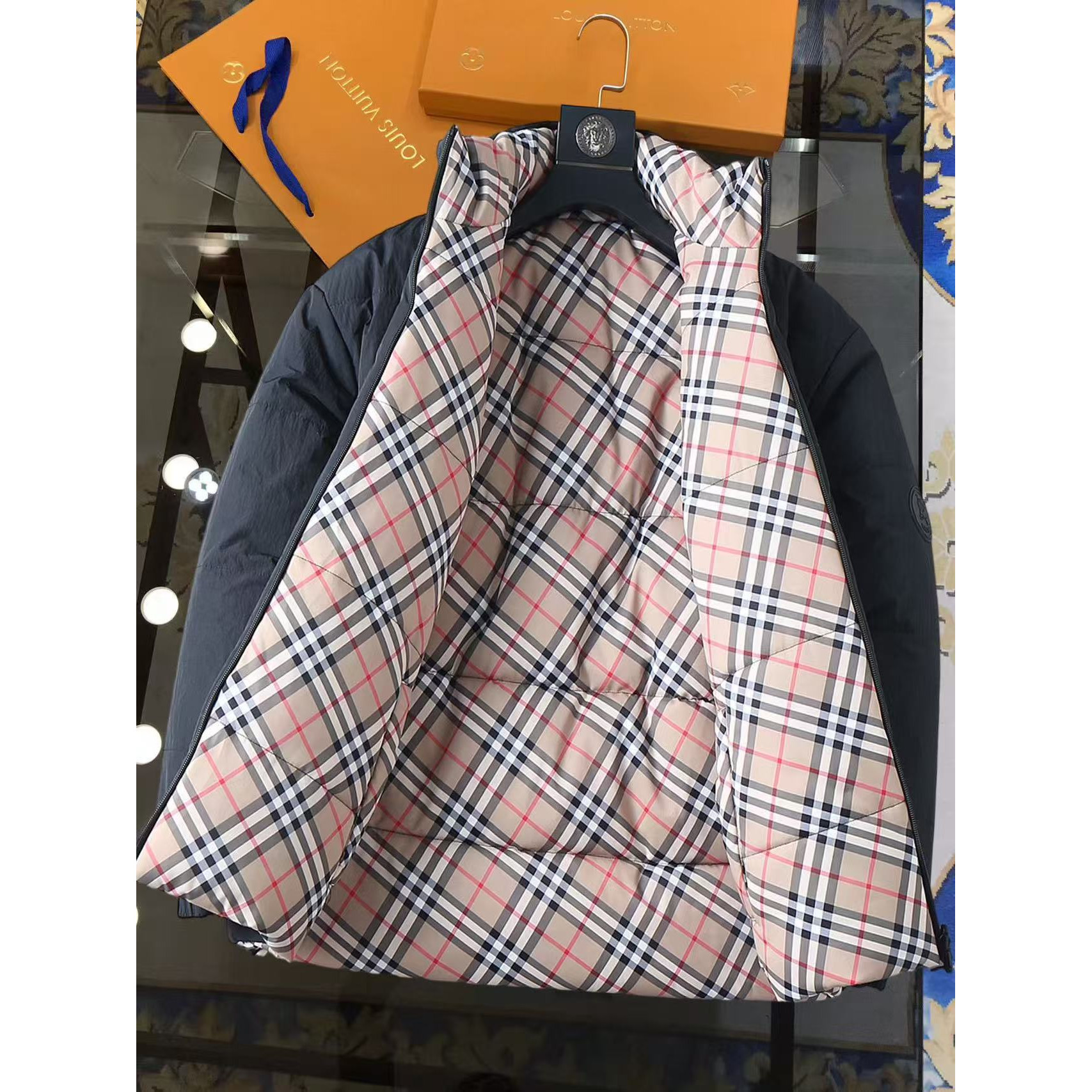 <p>BURBERRY 加厚棉服外套(黑)</p>