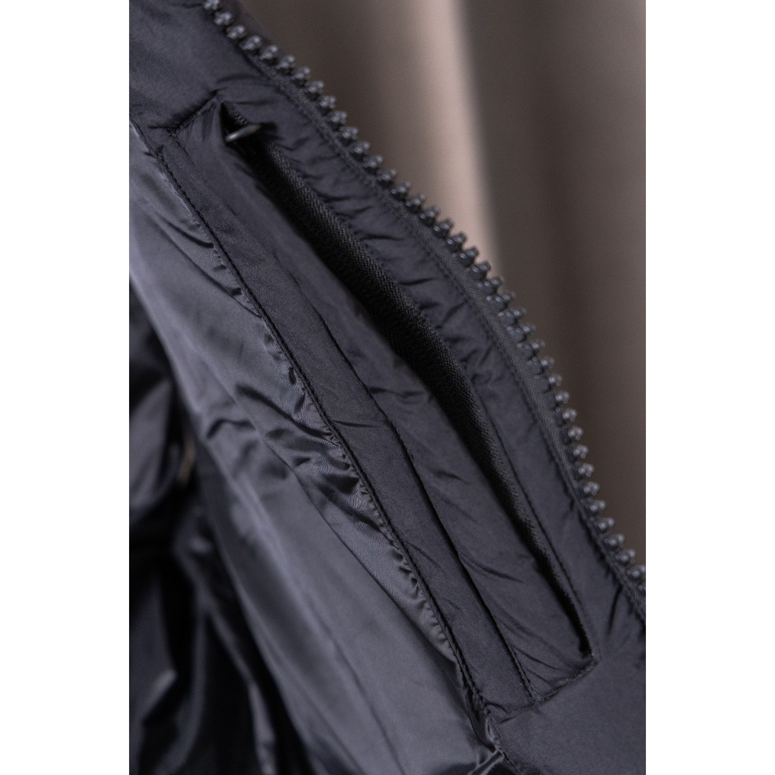 <p>Canada Goose Lawrence 劳伦斯2804羽绒马甲背心(黑色)</p>