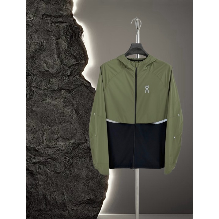 <p>On Weather Jacket Insulated 輕量外套</p>