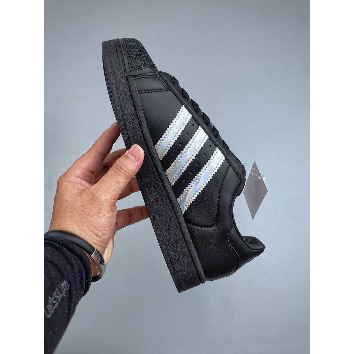<p>Adidas Originals Superstar 休闲运动板鞋(黑)</p>