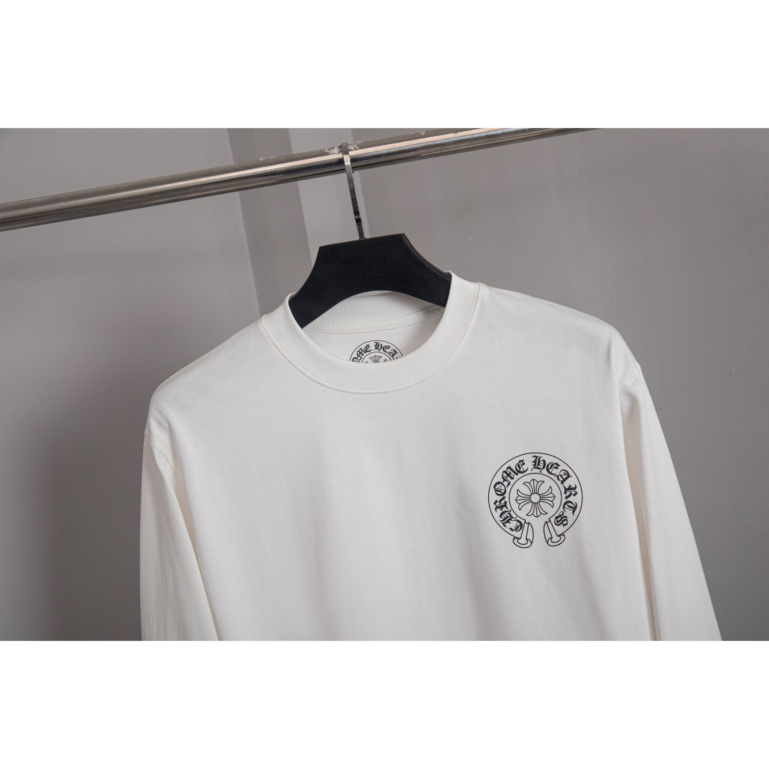 <p>CHROME HEARTS 国旗印花圆领长袖<br />
(PJ0251)(白色)</p>