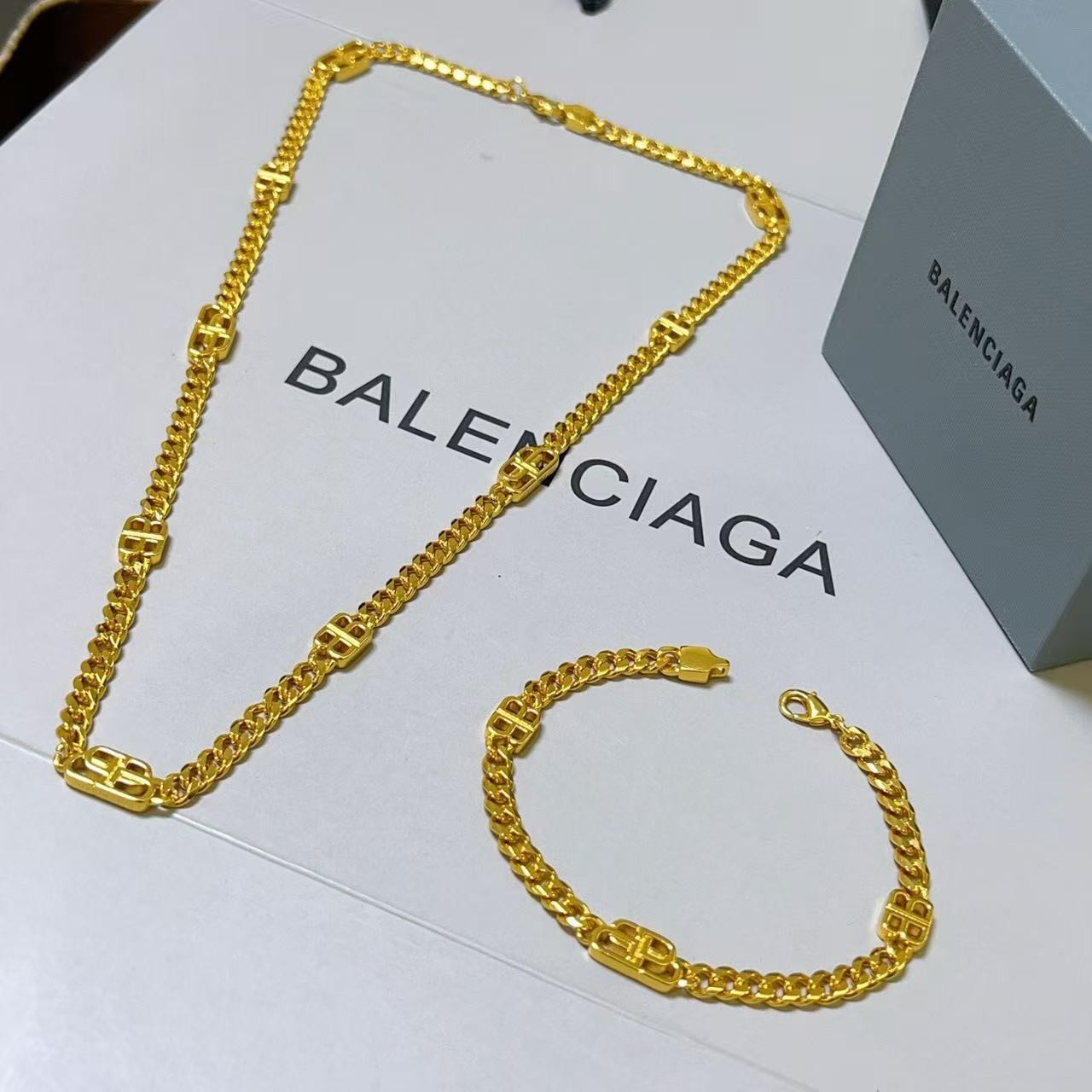 <p>Balenciaga 手链/项链</p>