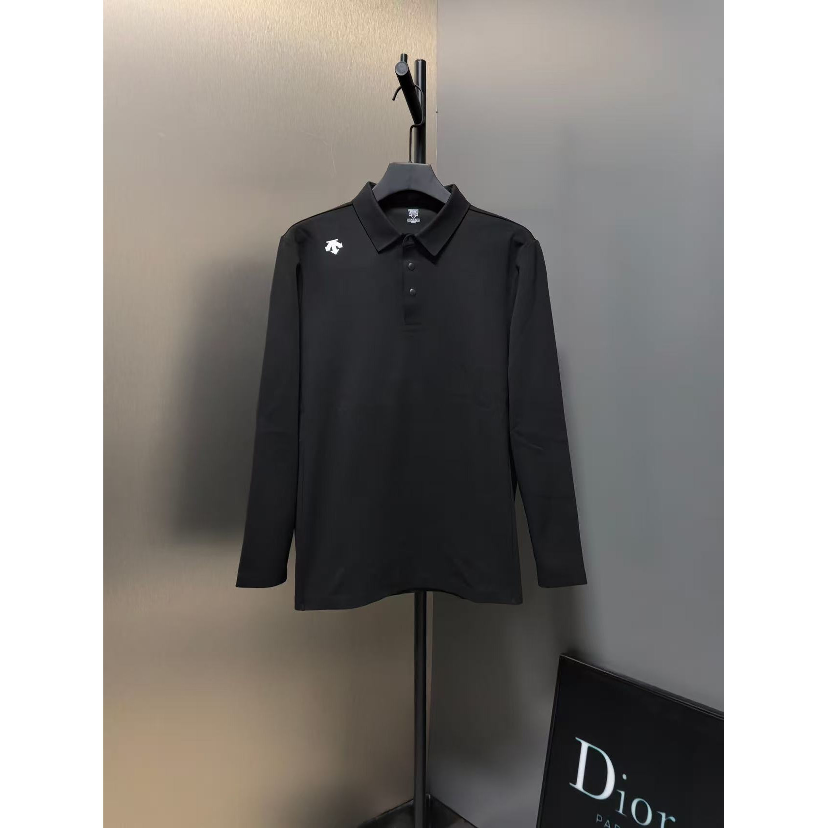 <p>Descente 翻领长袖打底(黑)</p>