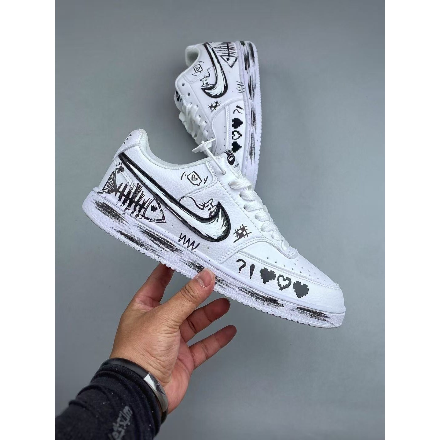 <p>NIKE COURTVISION 手绘泼墨涂鸦定制板鞋 (白)</p>
