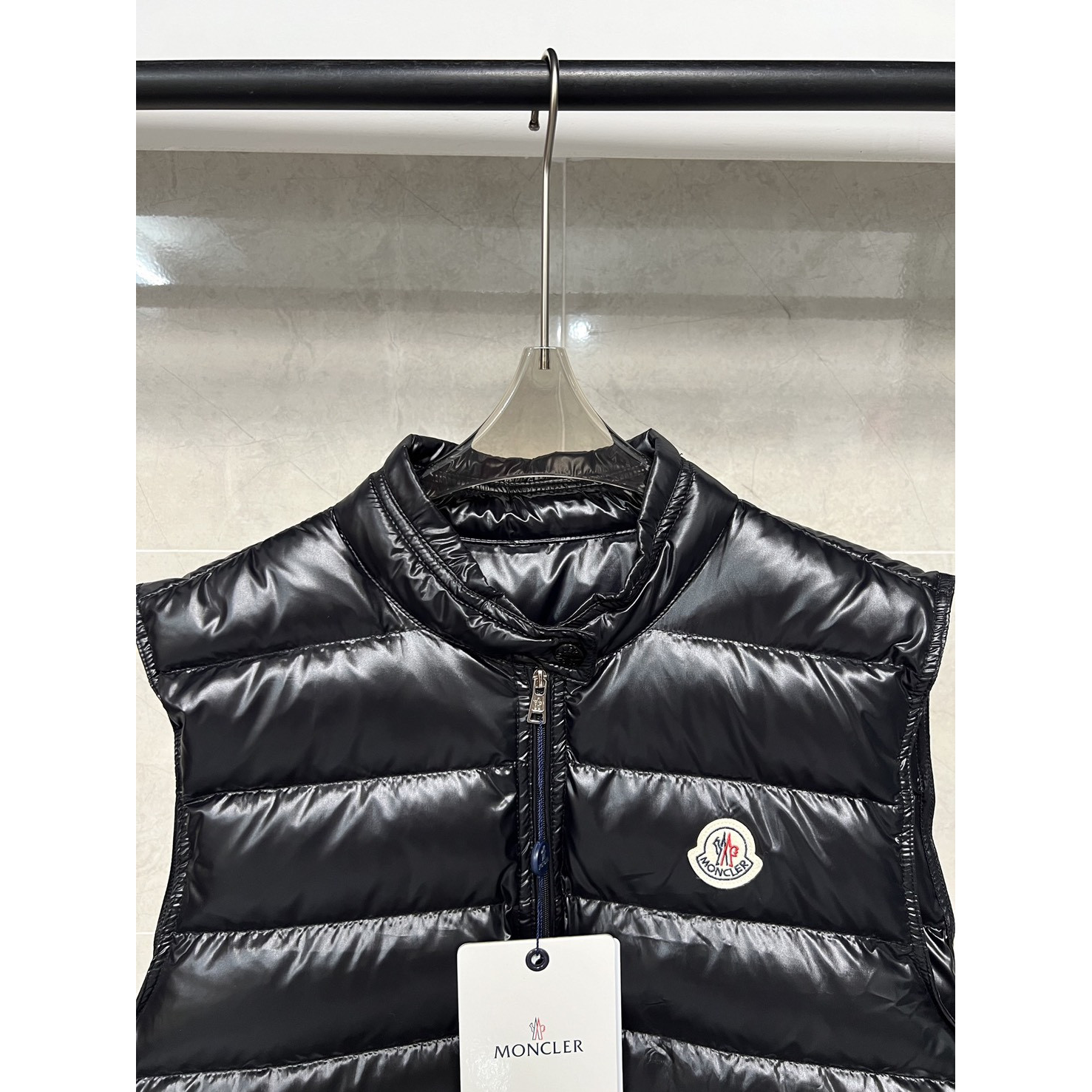 <p>Moncler 小立领羽绒马甲(黑)</p>