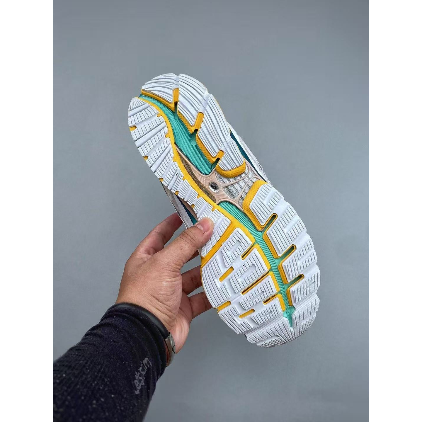<p>New Balance 运动慢跑鞋(白)&nbsp;</p>