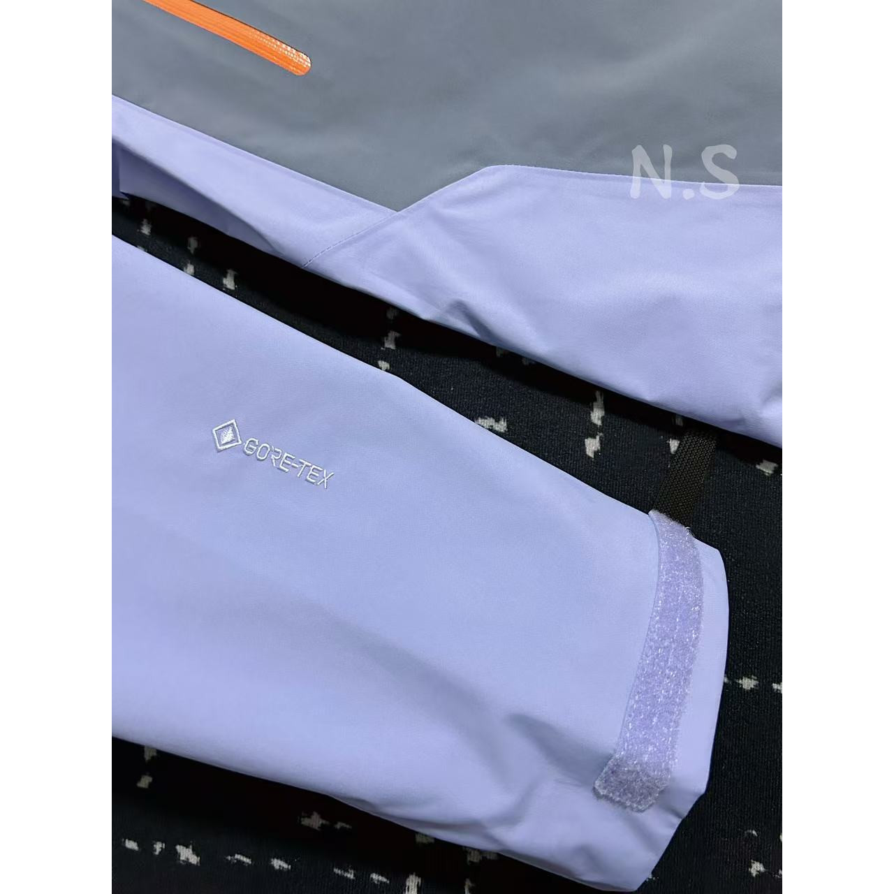 <p>Arc'teryx Beta系列 SL GORE-TEX 硬壳刺绣连帽防水防风透气冲锋衣 (月石紫)</p>