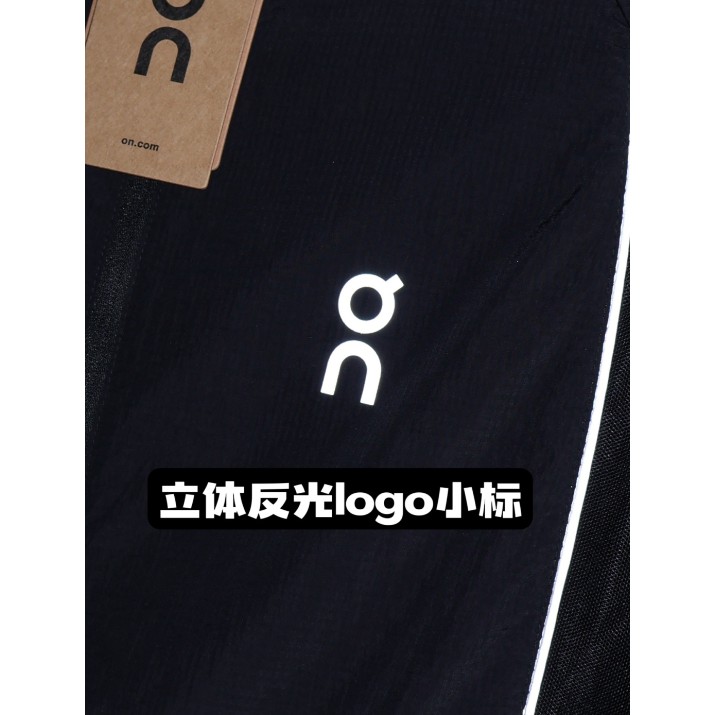 <p>On 反光防曬外套&nbsp;</p>