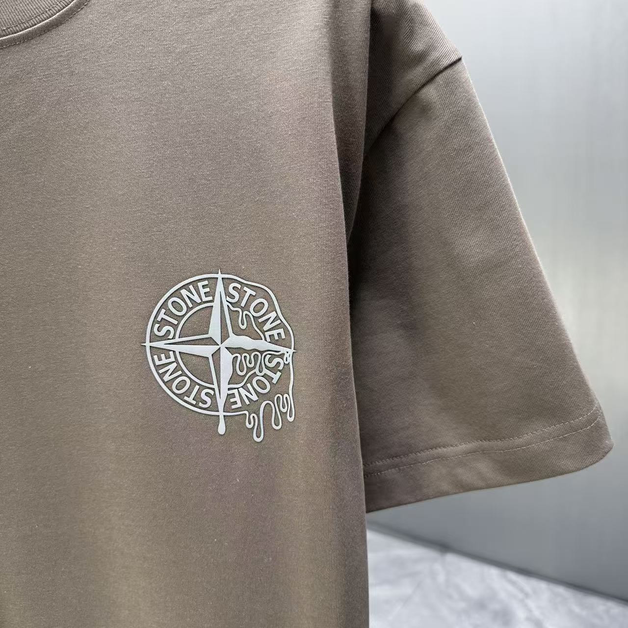 <p>Stone Island 短袖T恤(棕)</p>