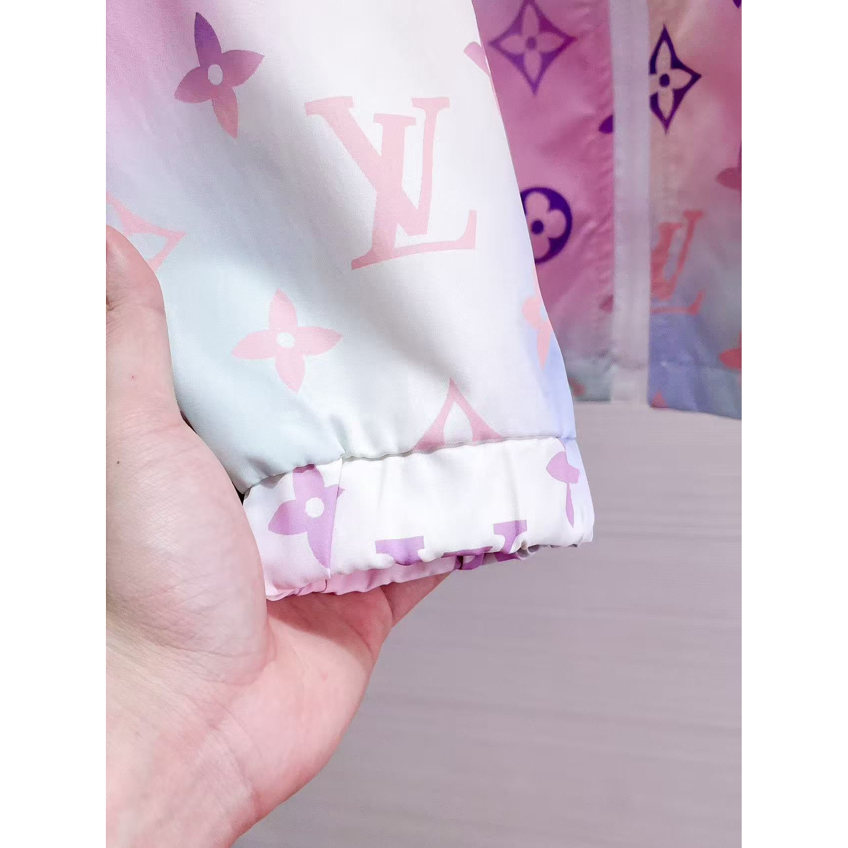 <p>LV 夏季防晒衣短裤套装(811154)</p>