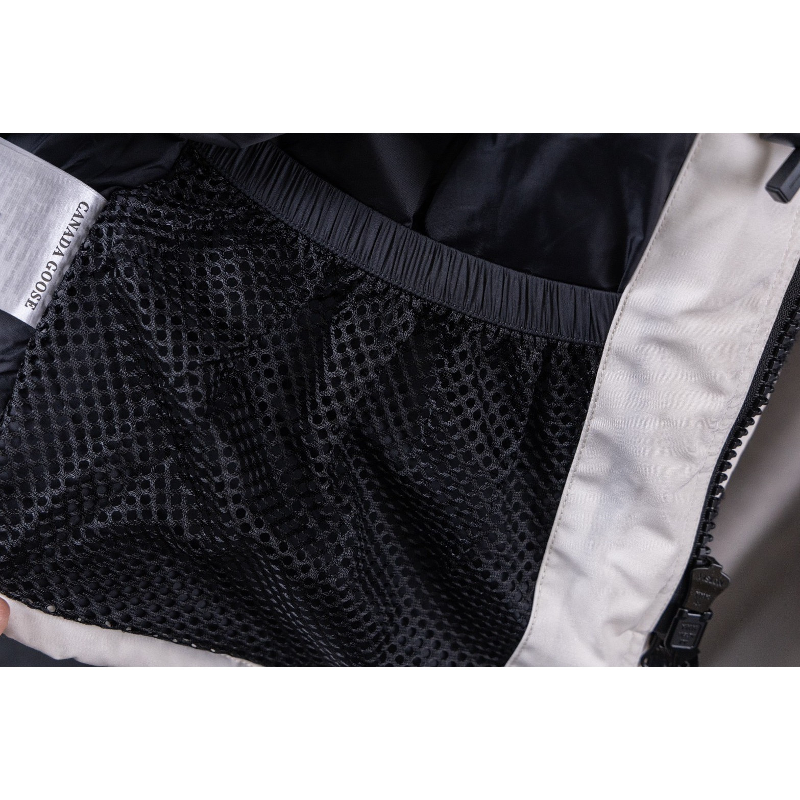 <p>Canada Goose 顶级狼毛Expedition 08款 4660M 远征派克羽绒服(北辰白)</p>