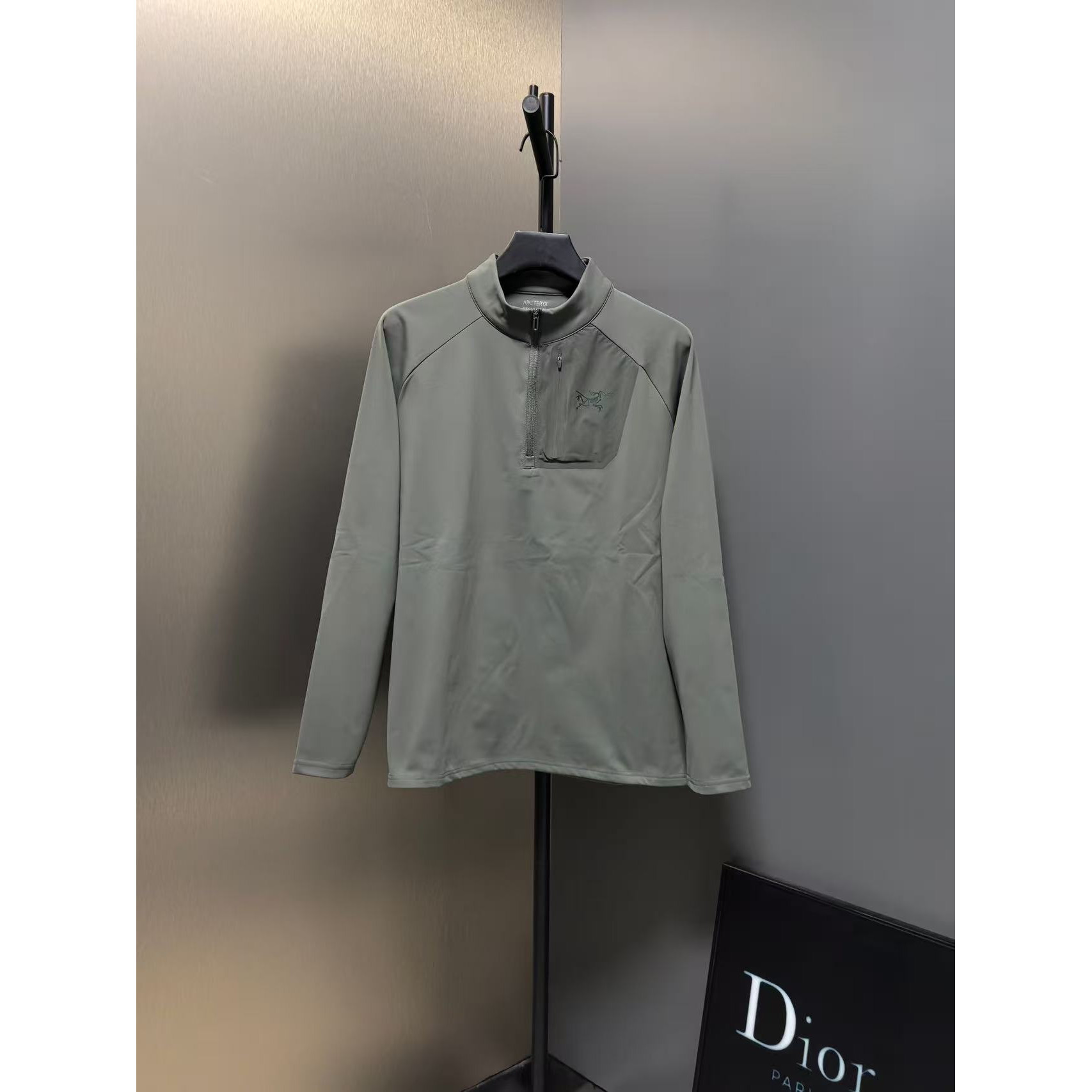 <p>Arc'teryx 半拉链口袋长袖打底(軍綠)</p>