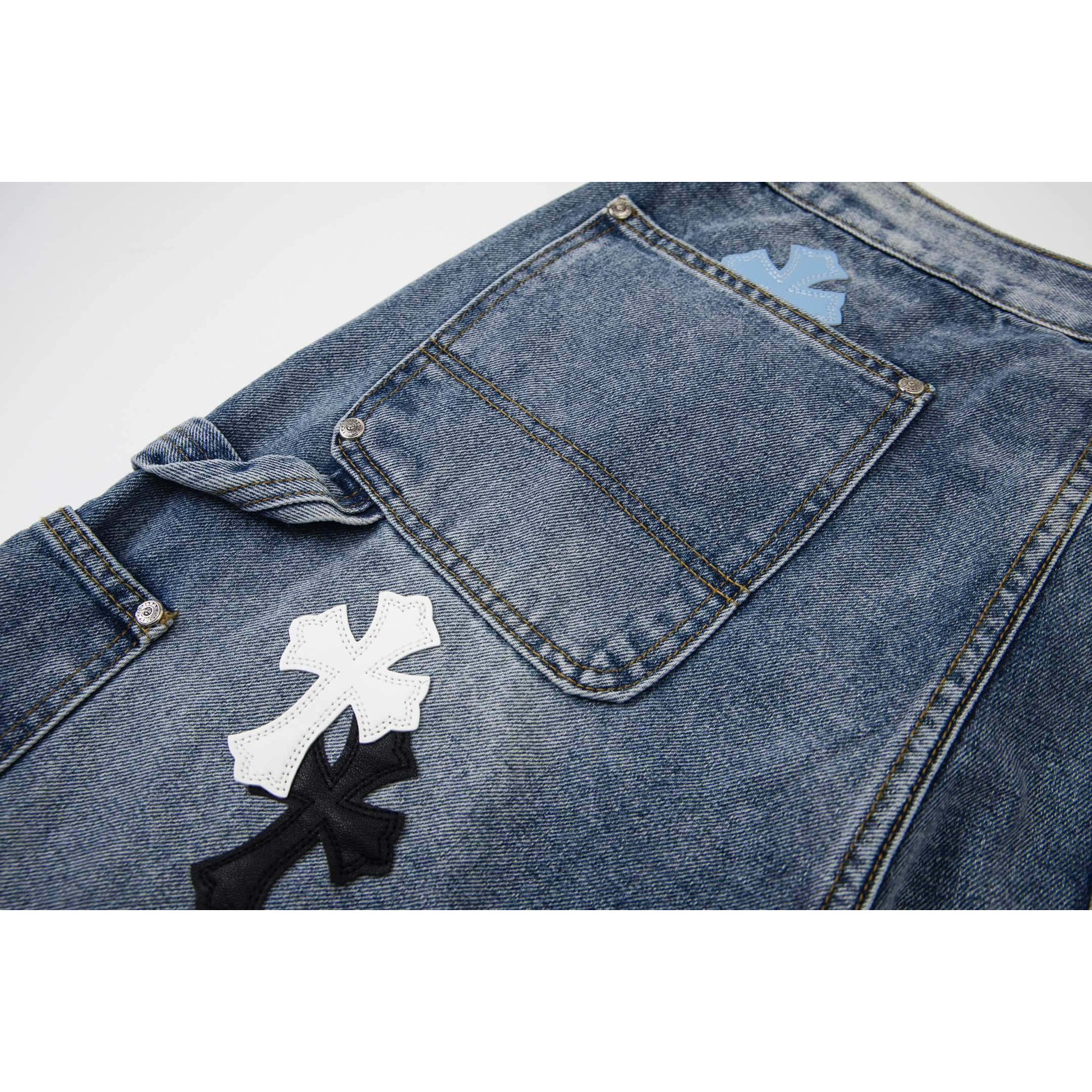 <p>CHROME HEARTS 蓝伐木白皮拼皮牛仔裤(1741#)</p>