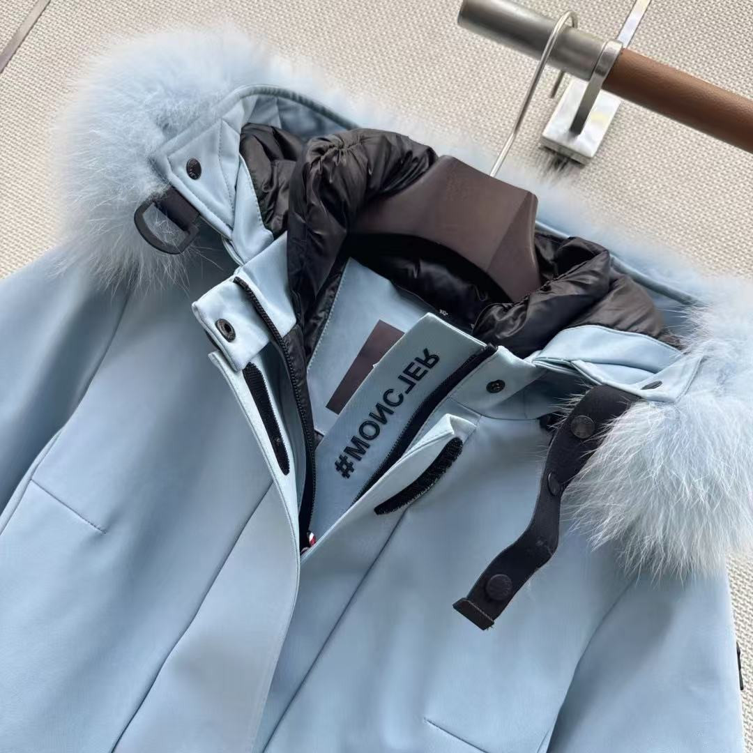 <p>MONCLER 经典Celac短款收腰羽绒滑雪服(天藍)</p>