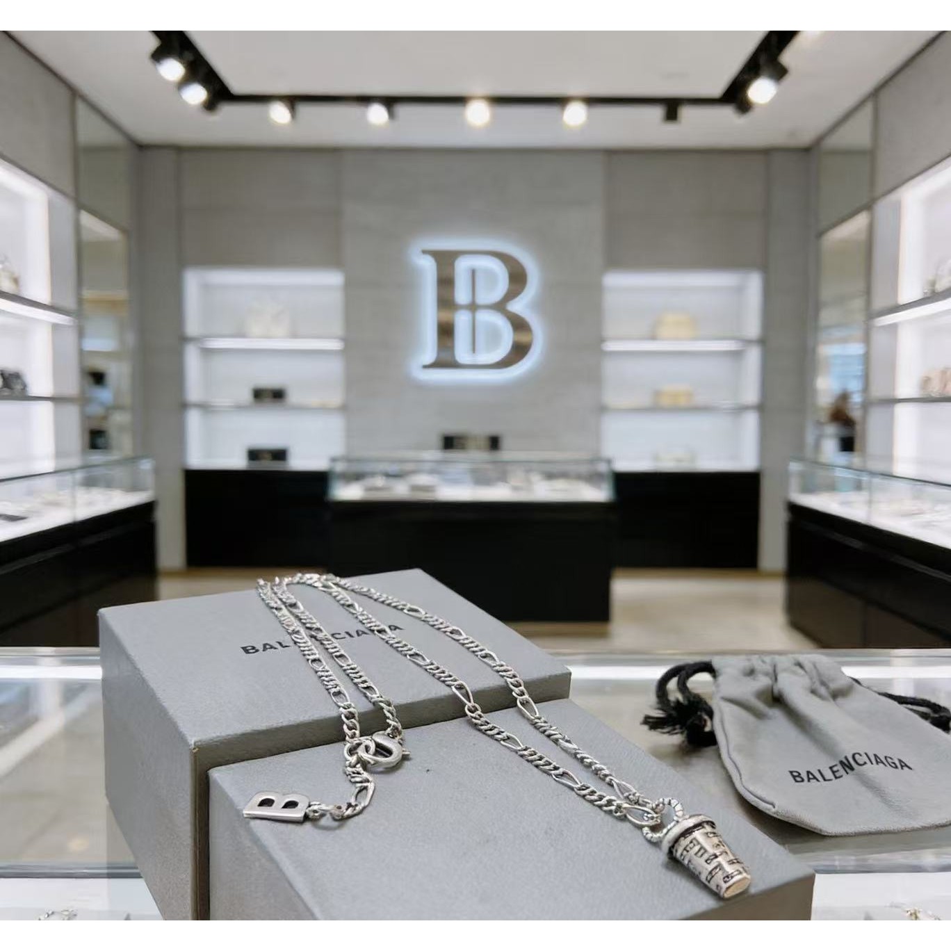 <p>Balenciaga 项链</p>