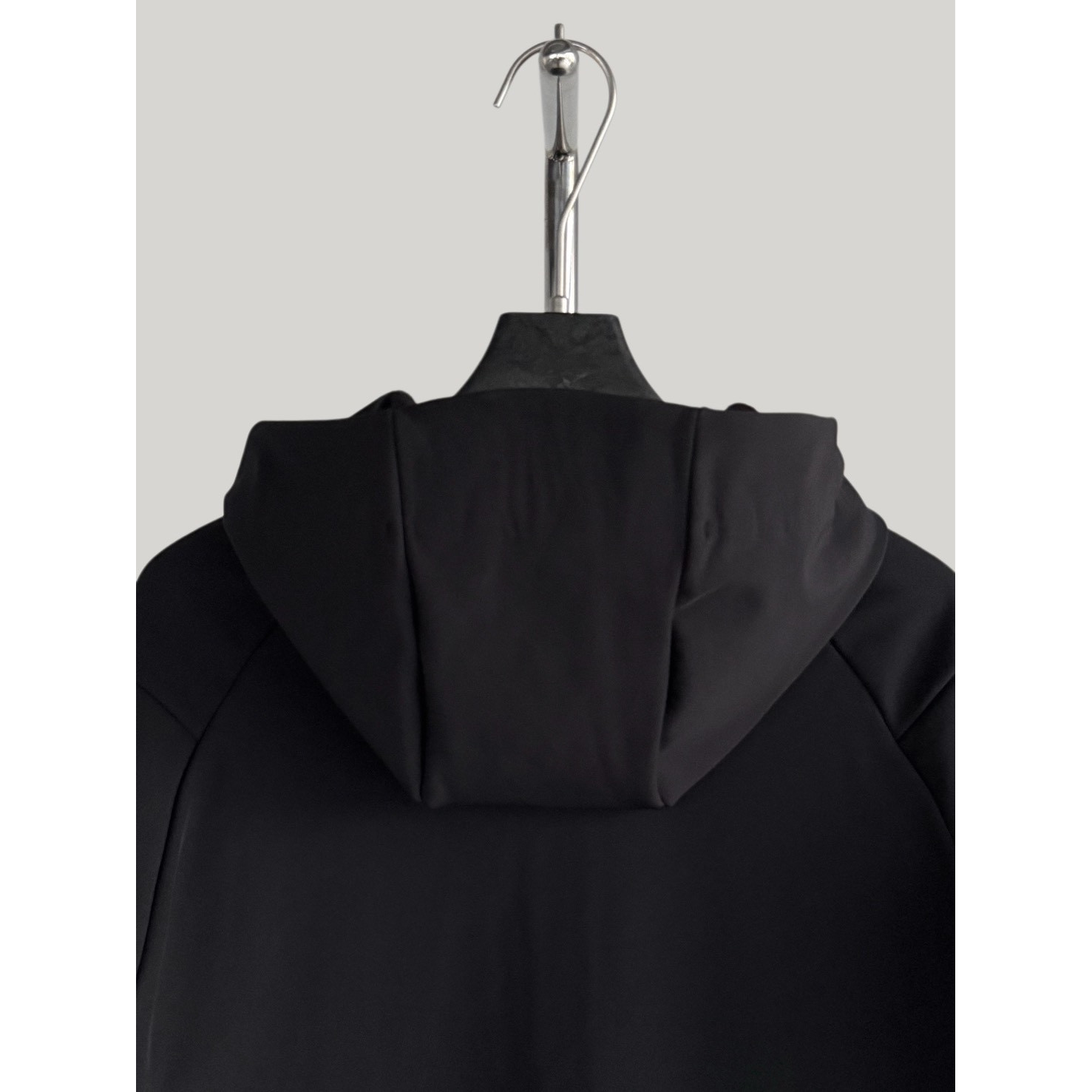 <p>KOLON SPORT 软壳加薄绒冲锋衣(黑)</p>