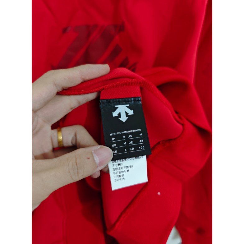 <p>DESCENTE 圓領長袖T恤</p>
