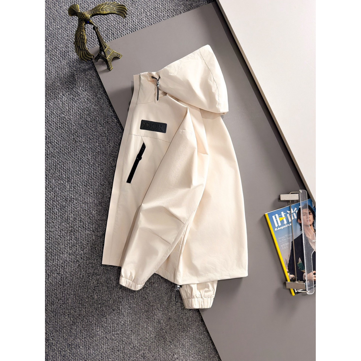 <p>DIOR&nbsp;最新款拉链风衣冲锋衣防水夹克外套</p>