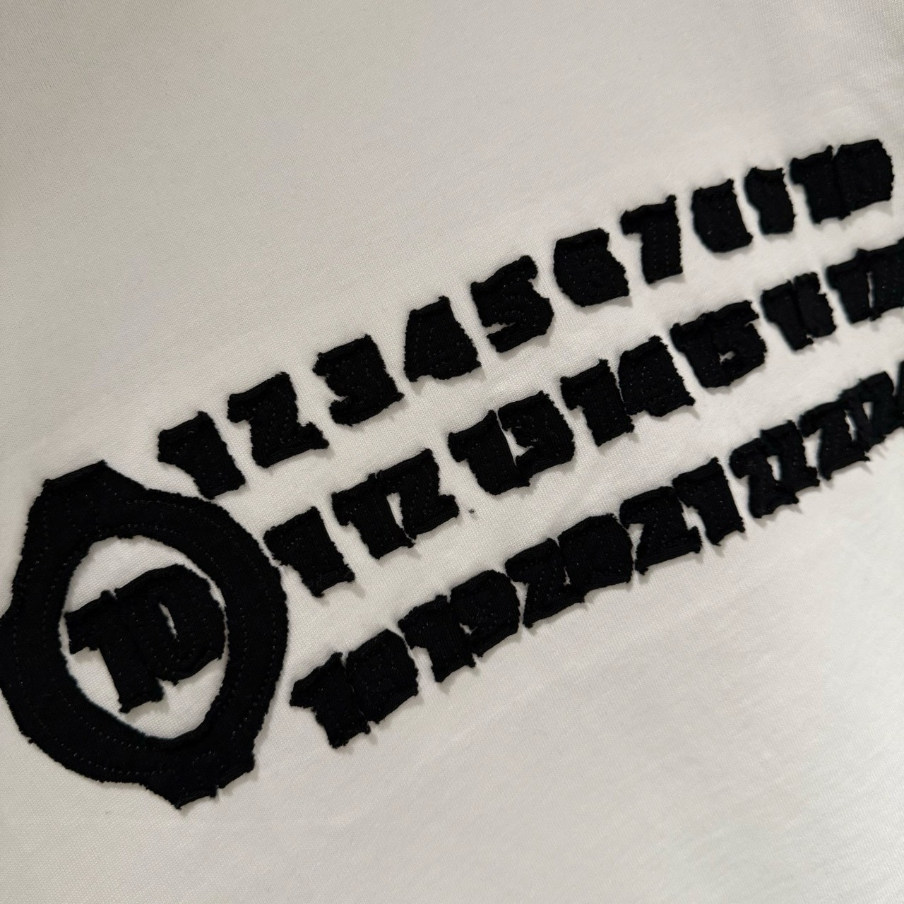 <p>Maison Margiela 长袖T恤(白D01)</p>