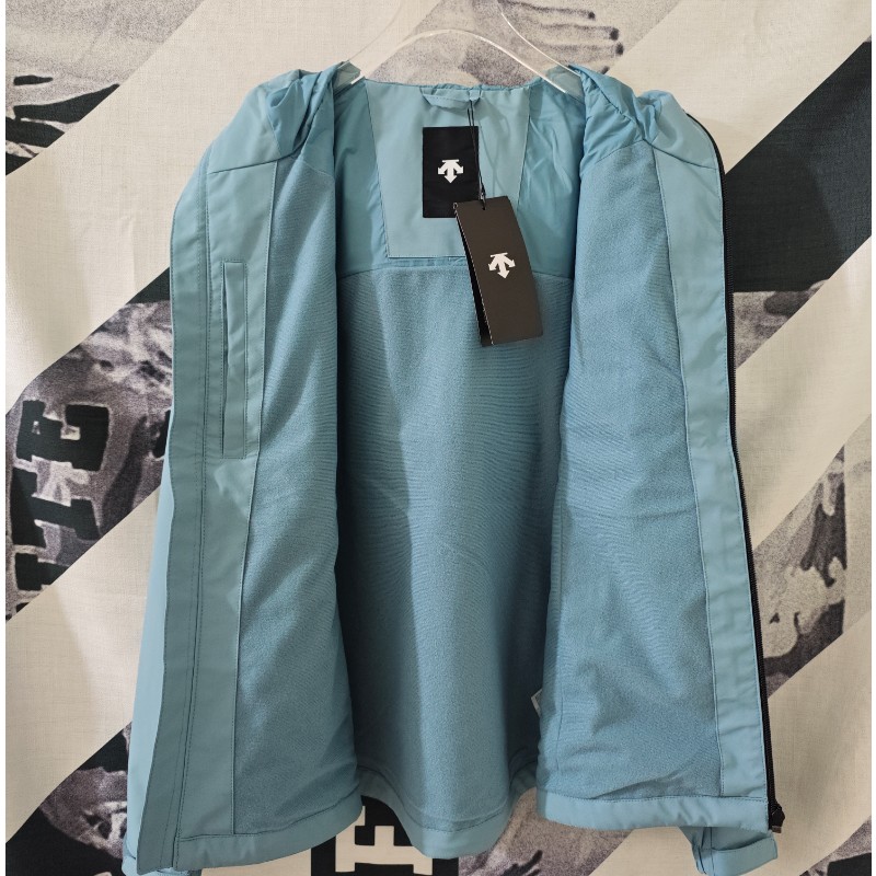 <p>DESCENTE 連帽拉鍊外套(藍)</p>