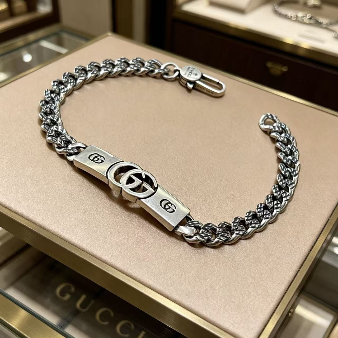<p>GUCCI&nbsp;手链</p>