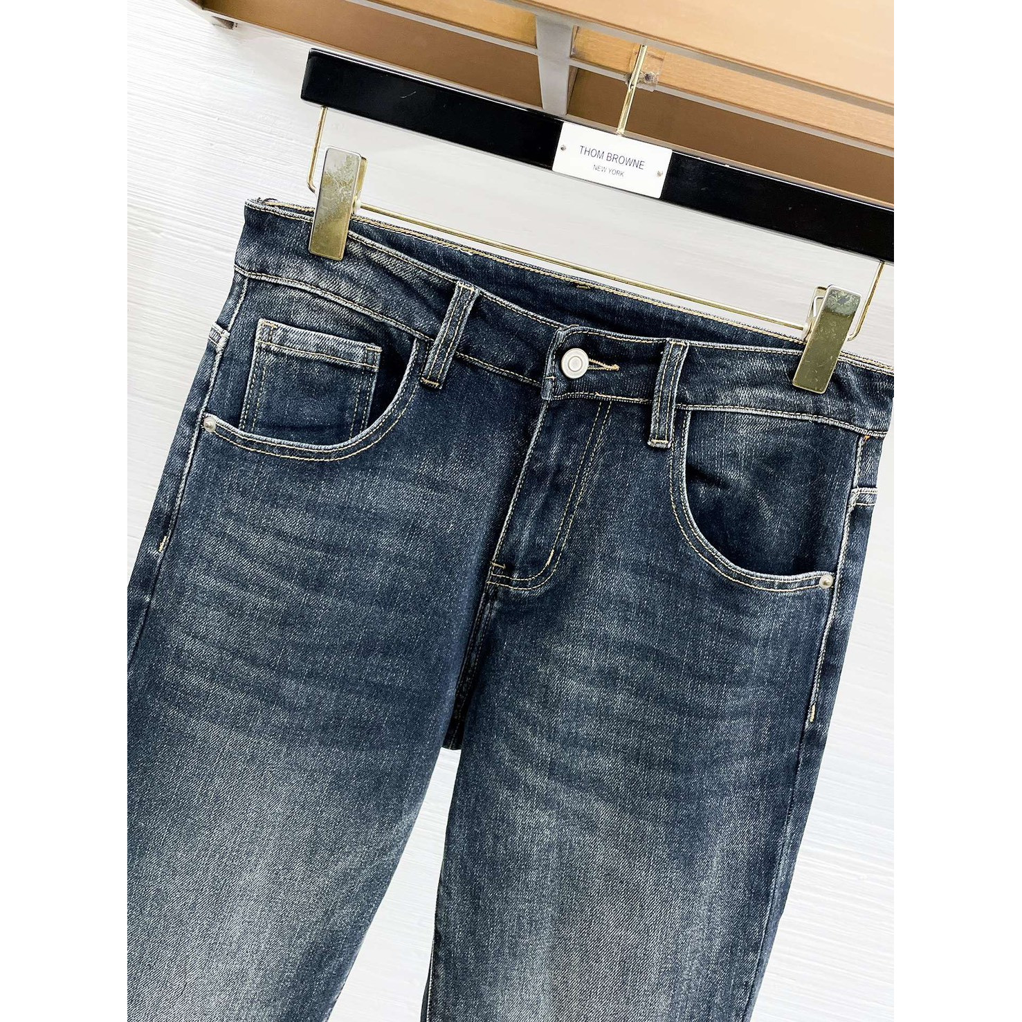 <p>Thom Browne&nbsp;高品质牛仔裤</p>
