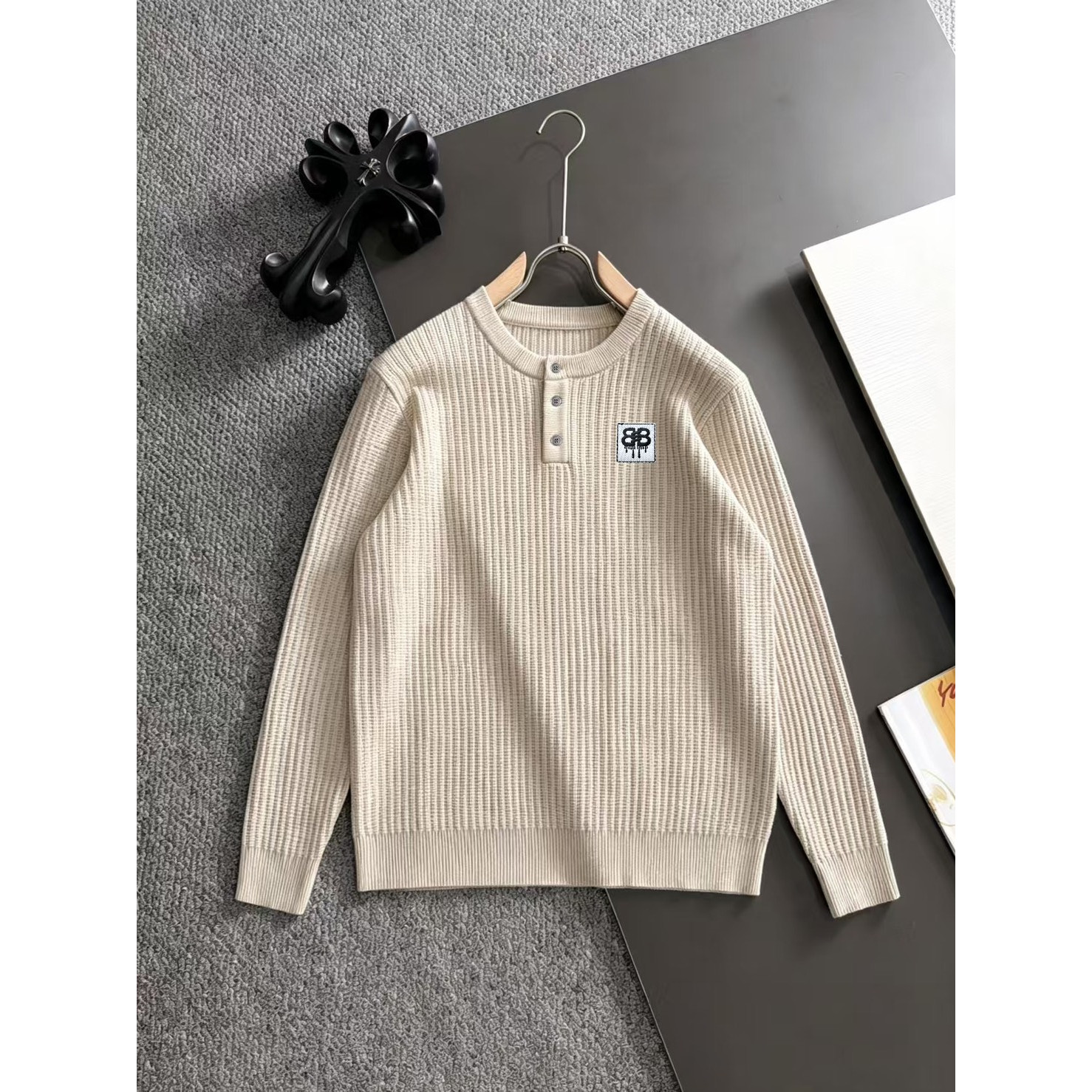 <p>Balenciaga&nbsp;高品质男士毛衣(杏)</p>