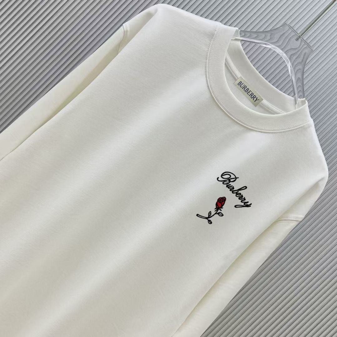 <p>Burberry 长袖卫衣T恤(白)</p>