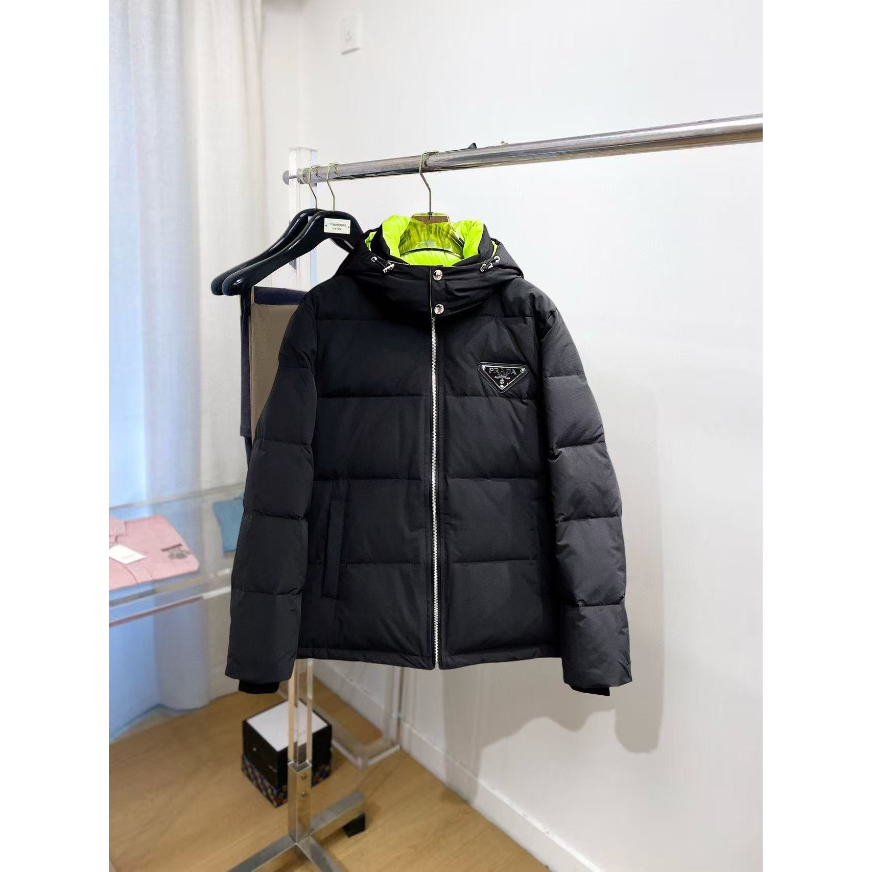 <p>PRADA 秋冬新款羽绒服(黑)</p>