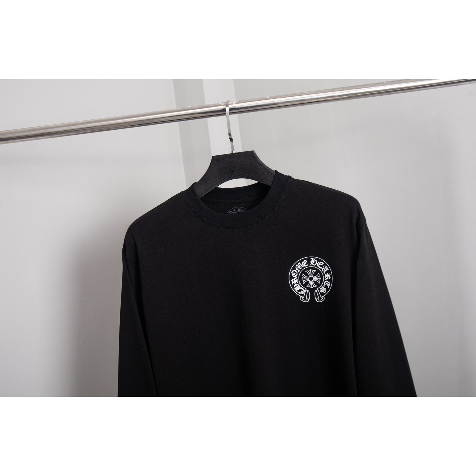 <p>CHROME HEARTS 国旗印花圆领长袖</p>

<p>(PJ0251)(黑色)</p>