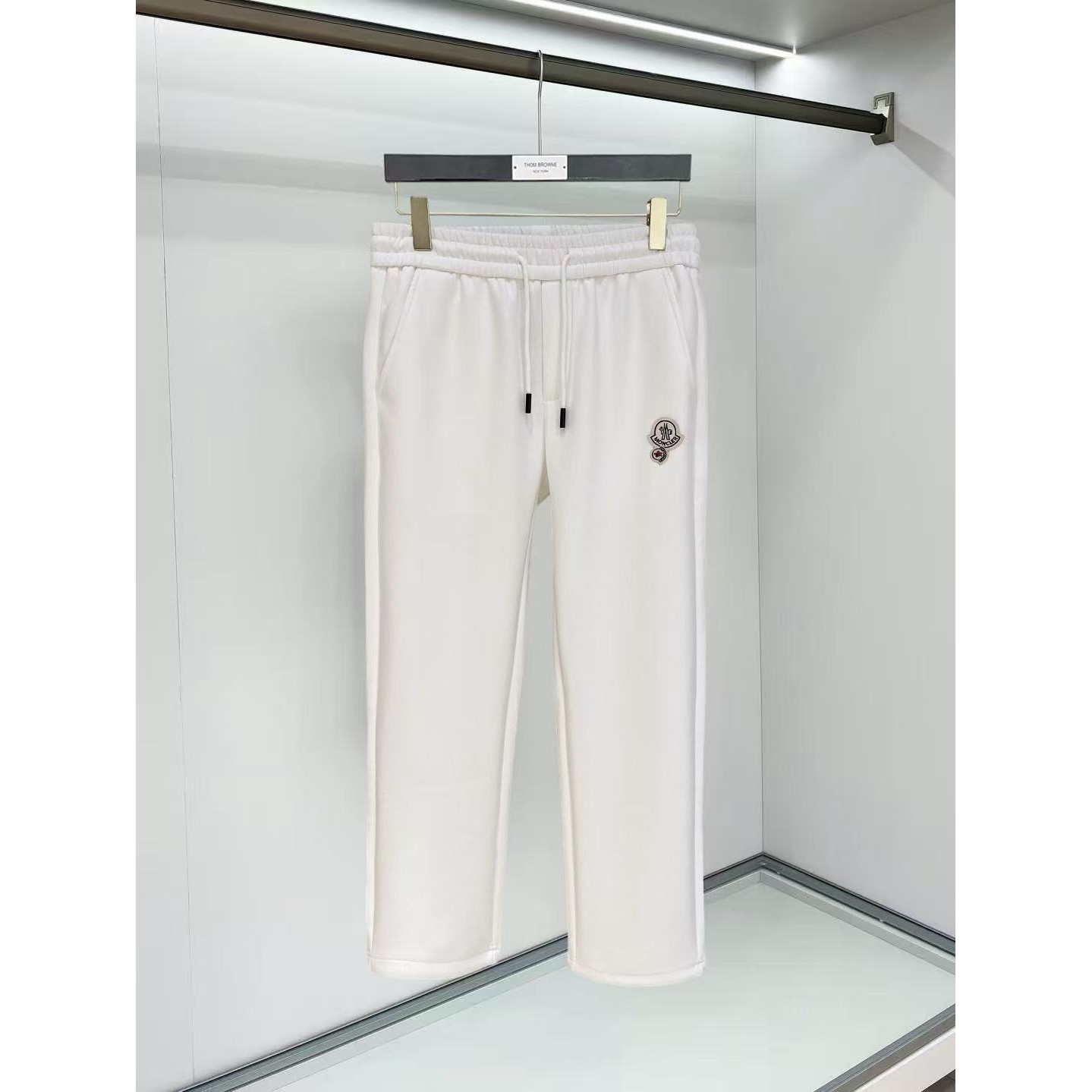 <p>MONCLER 男士长裤(782468)</p>
