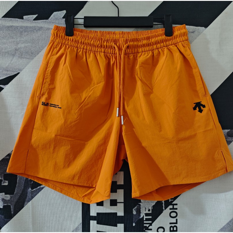 <p>DESCENTE 運動速乾短褲</p>