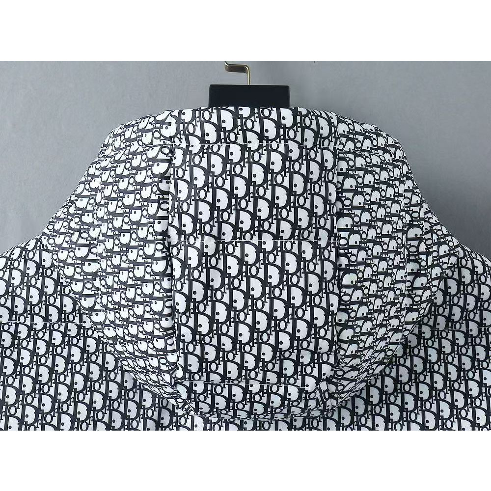 <p>LV 新款羽绒服(白)</p>