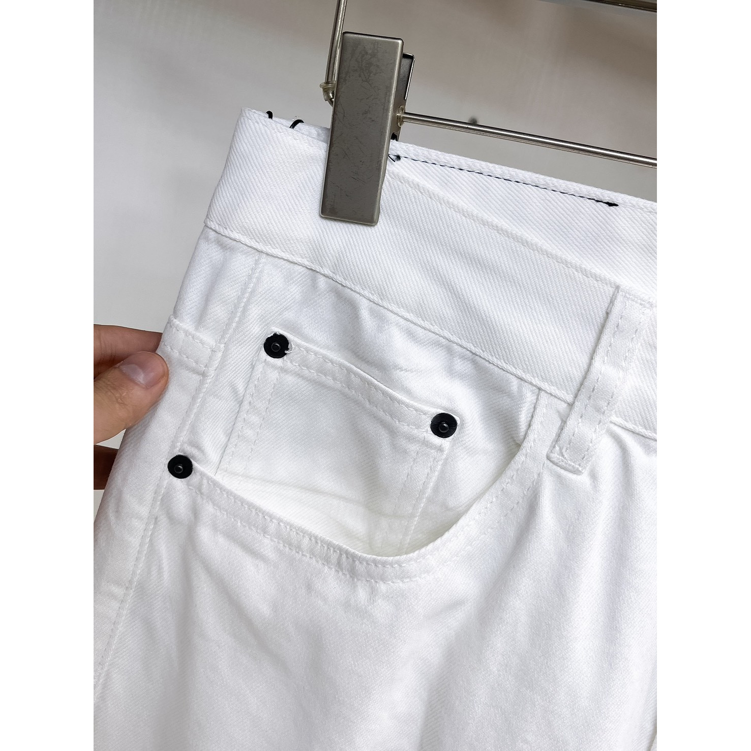 <p>Descente 牛仔裤(白)</p>