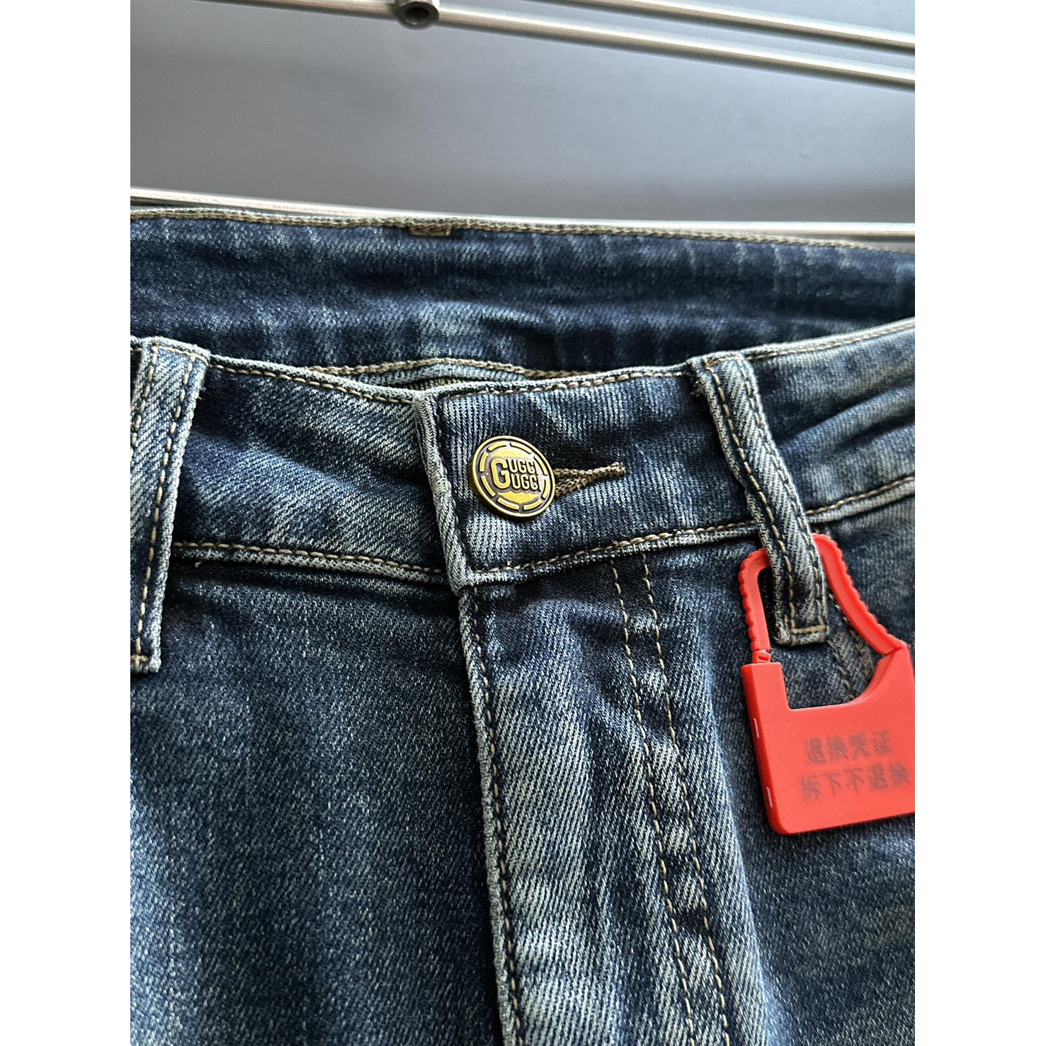 <p>GUCCI 高品质牛仔裤</p>