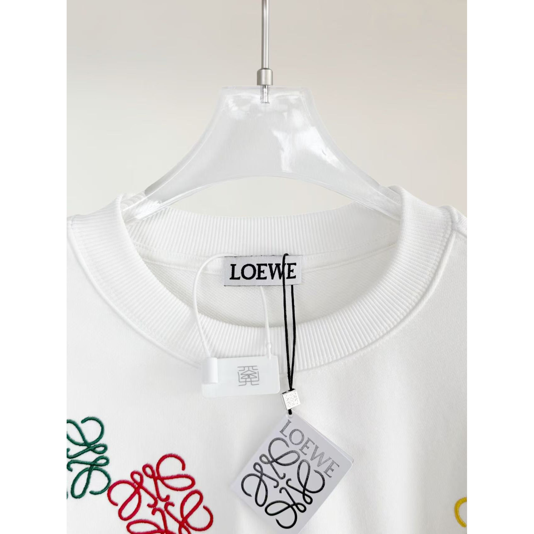 <p>LOEWE&nbsp;圆领卫衣(白)</p>
