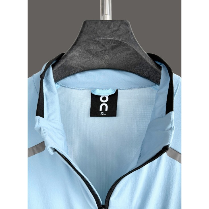 <p>On Weather Jacket Insulated 輕量外套</p>