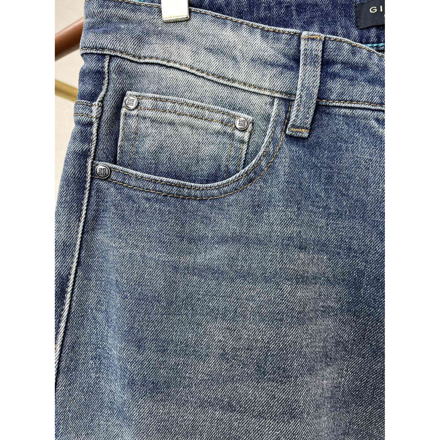 <p>GIVENCHY 休闲牛仔裤</p>