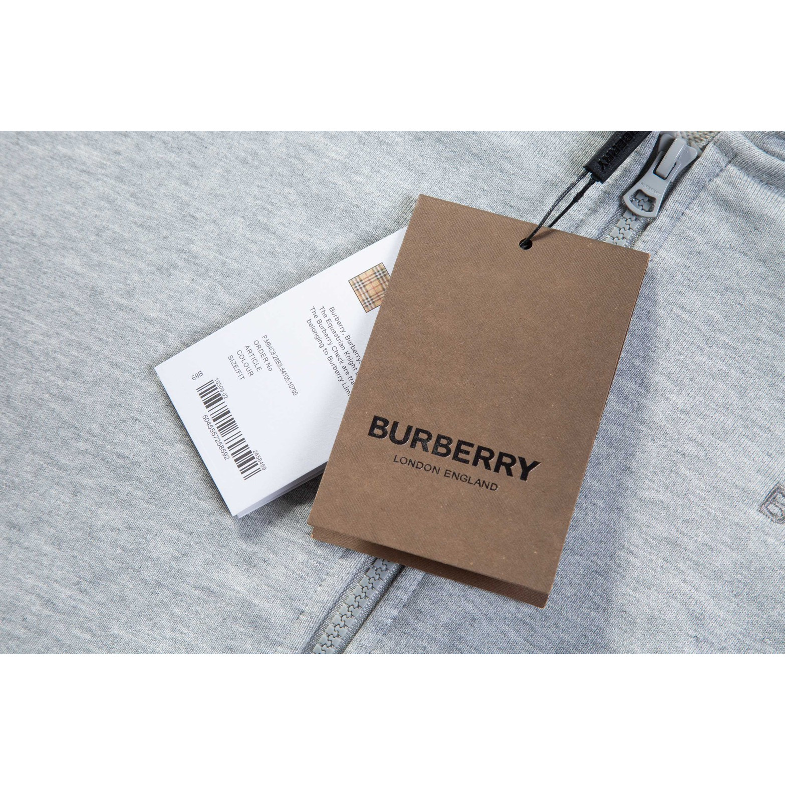 <p>Burberry 连帽外套(灰)</p>