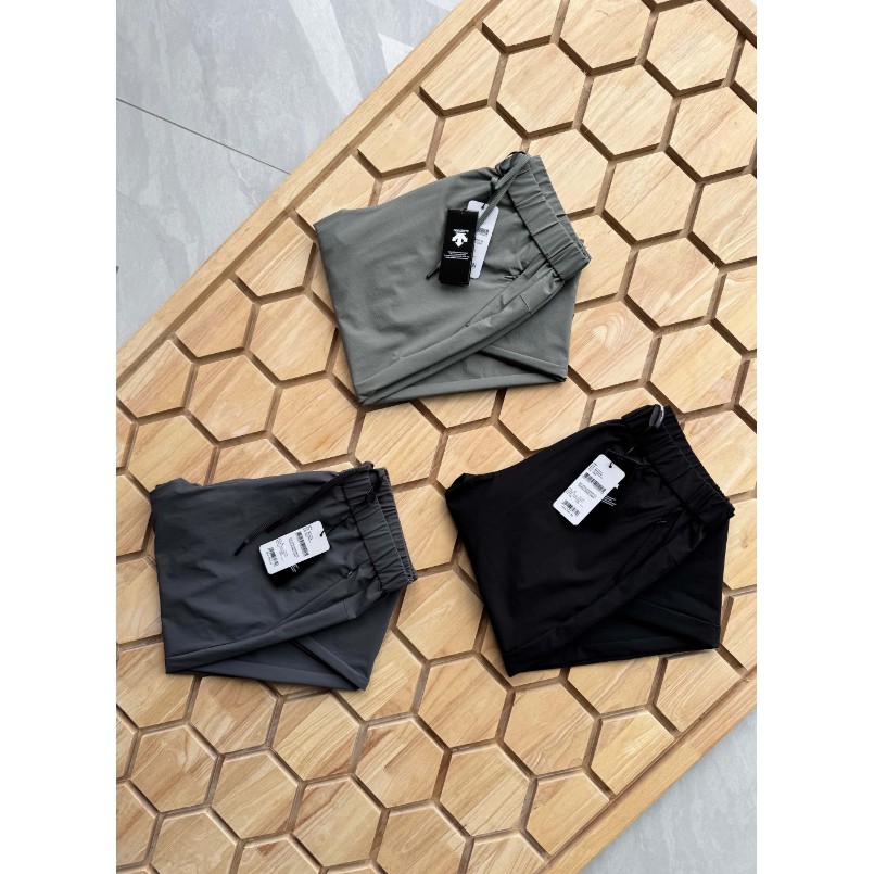 <p>DESCENTE 男士通勤運動褲</p>