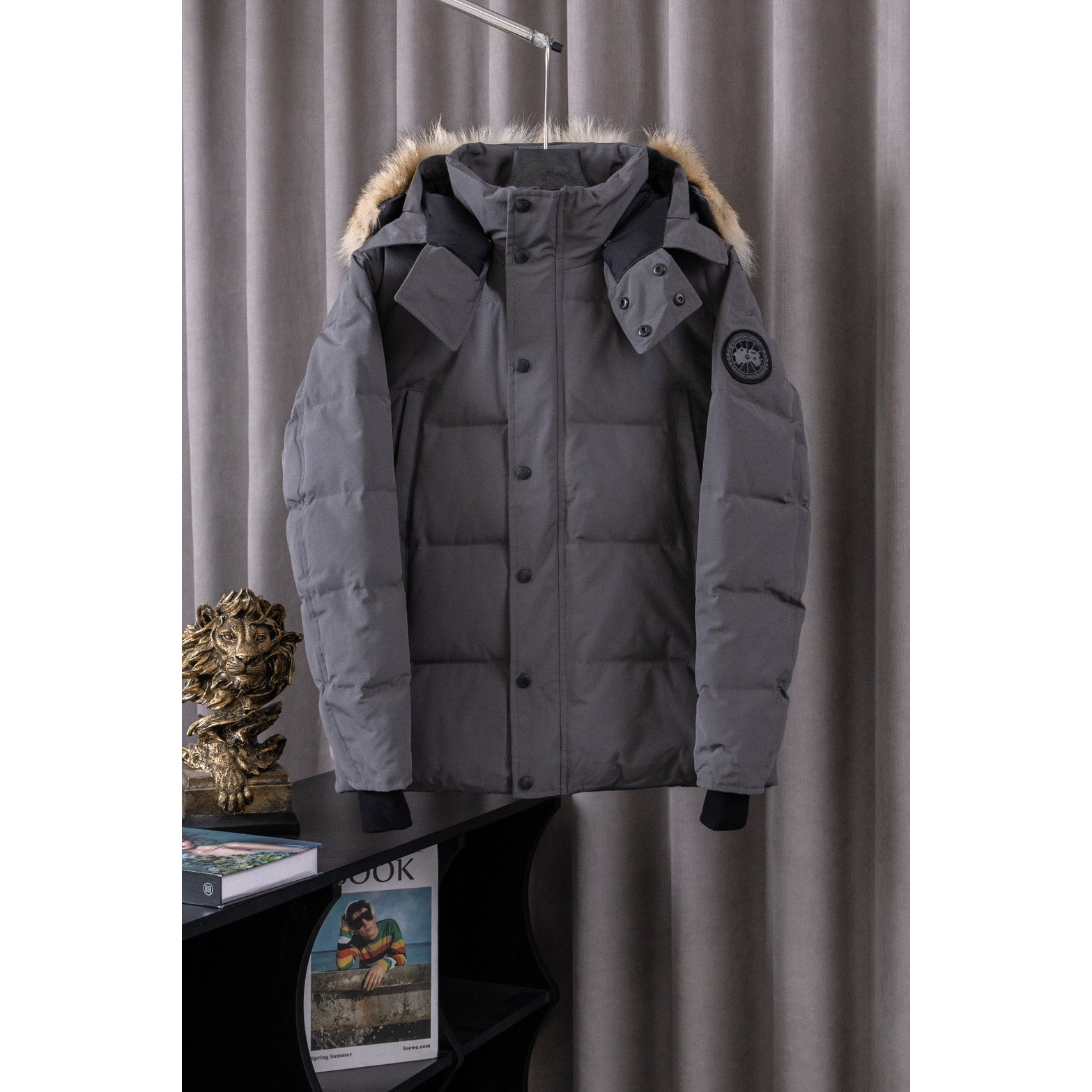 <p>Canada Goose 顶级狼毛Wyndham 2048M &nbsp;29款 系列派克大衣羽绒服(灰色黑标)</p>