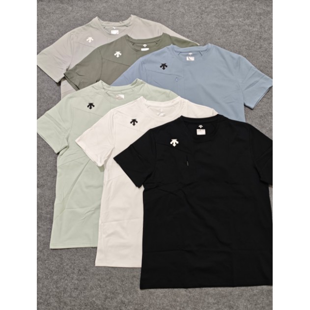 <p>DESCENTE 速乾短袖T恤</p>