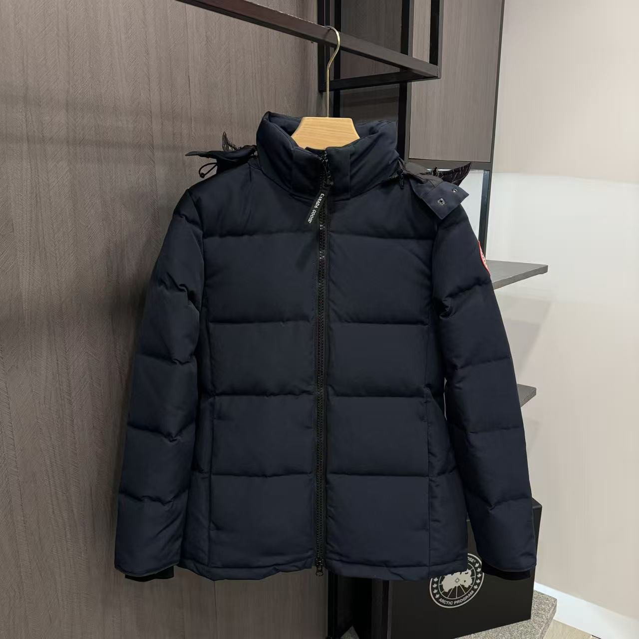 <p>Canada Goose Chelse*派克大衣羽绒服(藏青)</p>