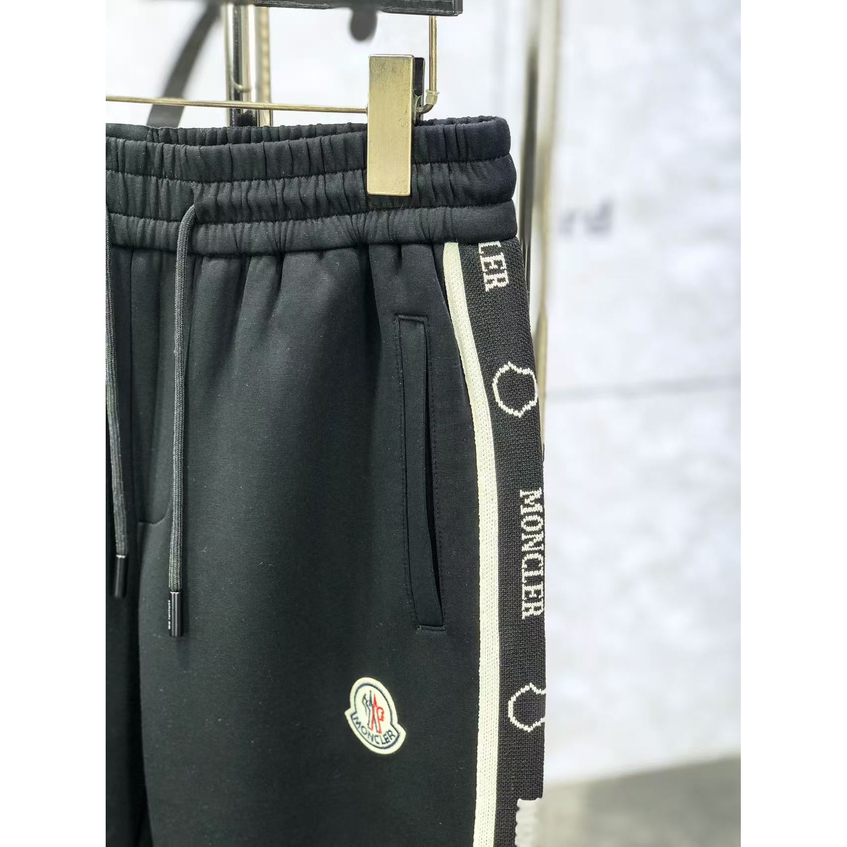 <p>MONCLER 高品质时尚休闲裤(782934)</p>