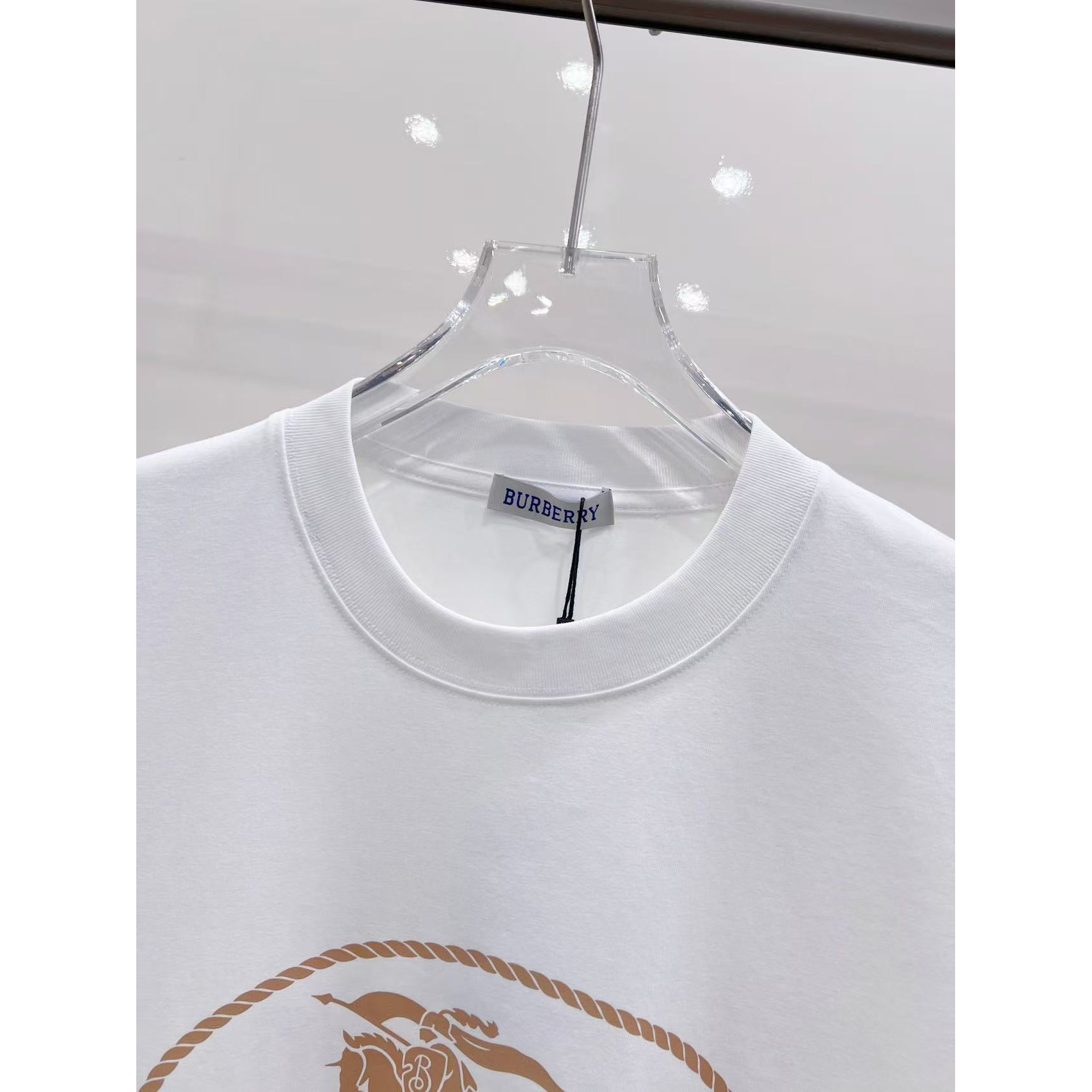 <p>BURBERRY 战马字母短袖t恤(白)&nbsp;</p>